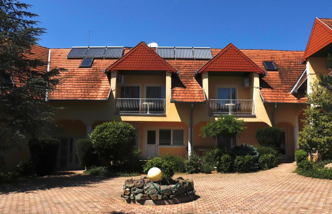 Hotel Wagner Panzió Cserszegtomaj Exterior foto