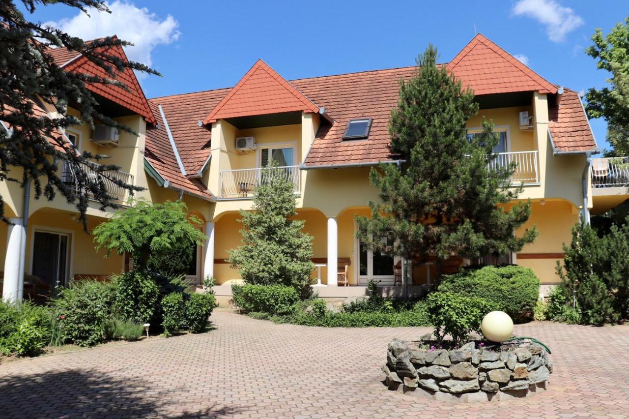 Hotel Wagner Panzió Cserszegtomaj Exterior foto