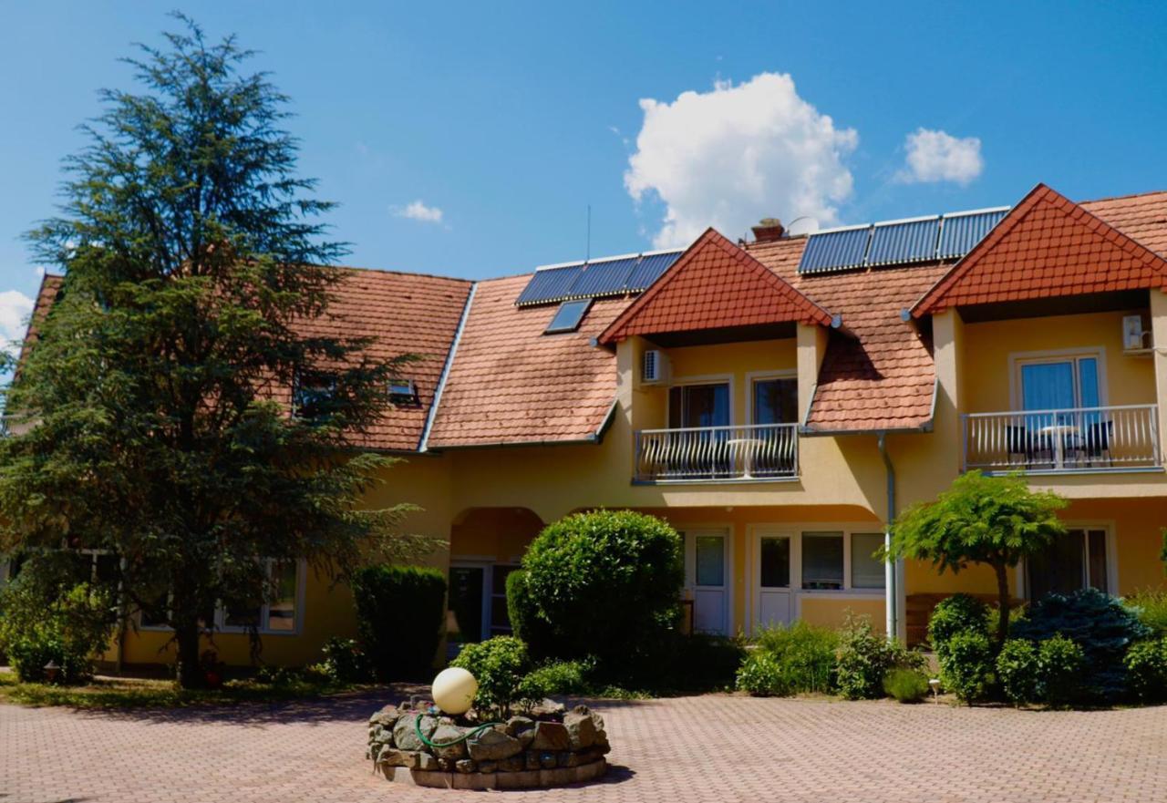 Hotel Wagner Panzió Cserszegtomaj Exterior foto