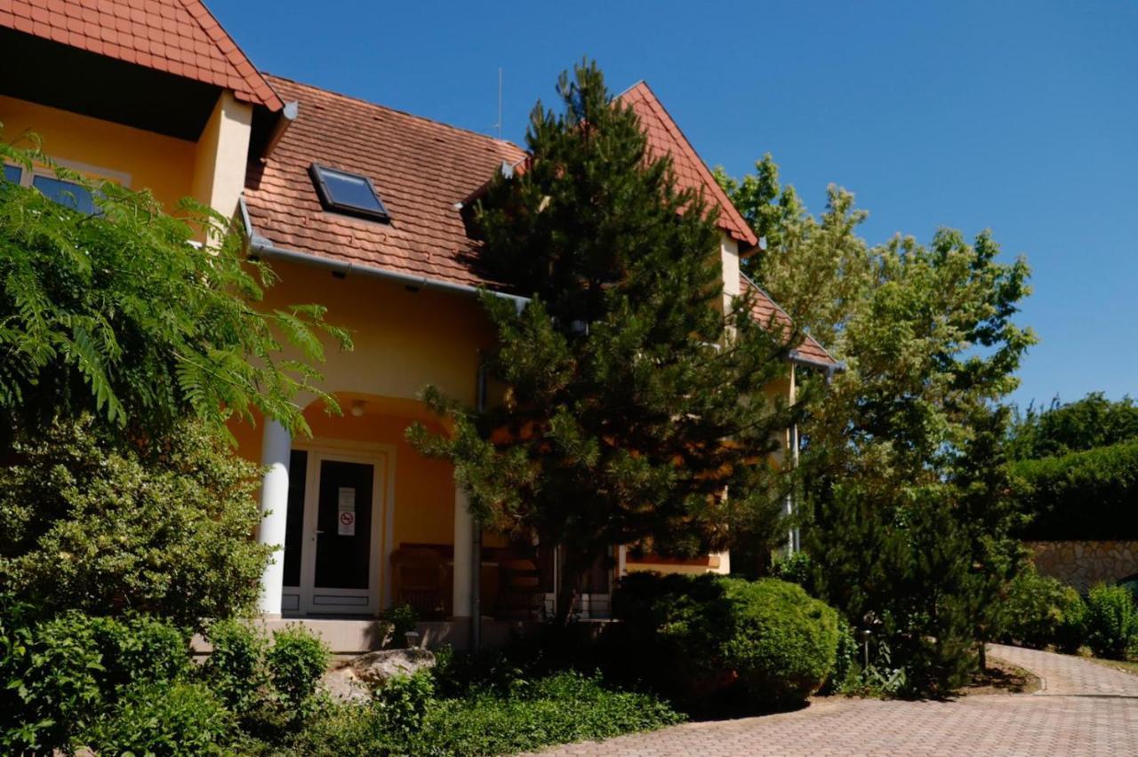 Hotel Wagner Panzió Cserszegtomaj Exterior foto