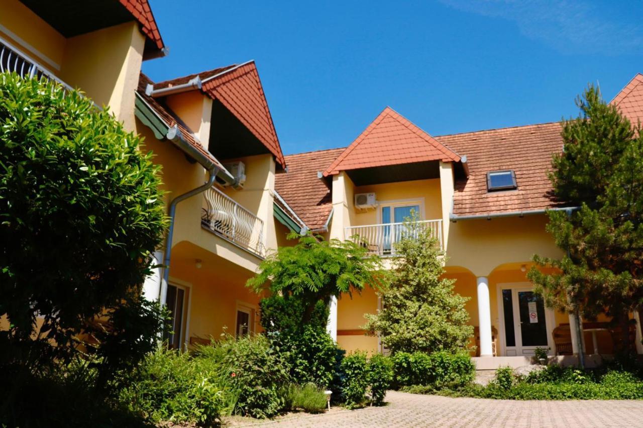 Hotel Wagner Panzió Cserszegtomaj Exterior foto