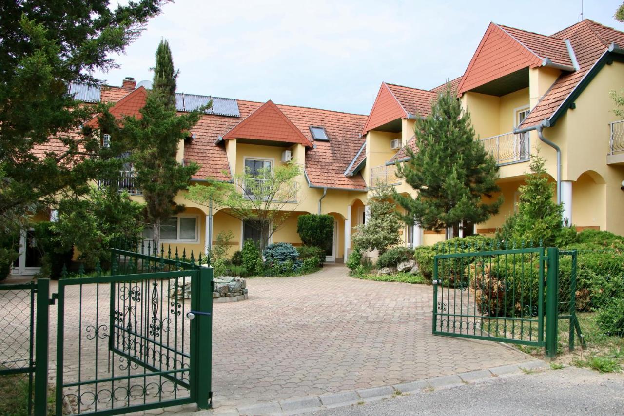 Hotel Wagner Panzió Cserszegtomaj Exterior foto